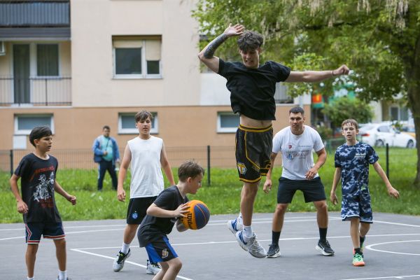 bronx-kosarka-09A7D9F4E8-A4E0-69EE-FD88-1D64428642BE.jpg