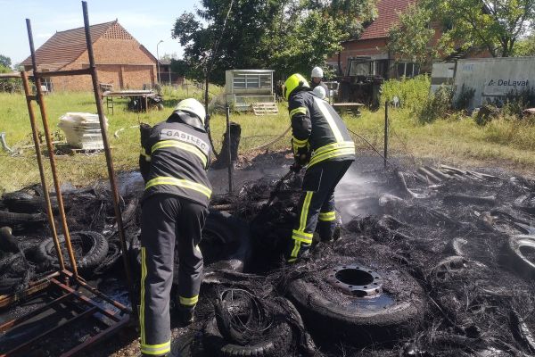 pozar-dobova-076C47E55E-E388-5551-3152-AE96BAE0B9BC.jpg