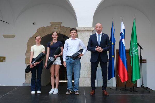 l-870689os-podbocje7DC63FA5-E2F6-7DA2-6371-CEEE9DCFDEFA.jpg