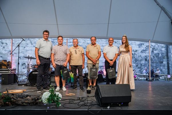 kruh-vino-brezice-2026-bg-07084C4569-B748-993C-A130-C2C9DD1D7AAD.jpg
