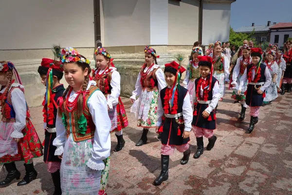 folkloristi-na-poljskem-479454663F-9184-AC0C-D3A3-C0C47E28AAEB.webp