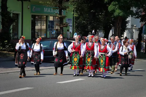 folkloristi-na-poljskem-531B25FF02-1DCE-AD79-D507-8DB6F98340A4.webp