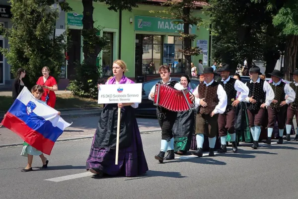 folkloristi-na-poljskem-55678D791D-926D-1AF9-99BE-37F33B94D56D.webp