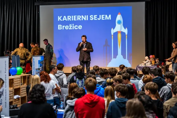karierni-sejem-brezice-4737638F6-2A97-187A-FA35-140054288782.webp