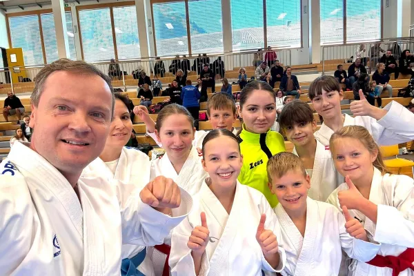 radeski-karateisti-na-kozjanske-zmaju-015F116BBC-FA33-8A97-0138-767E152A3BB9.webp